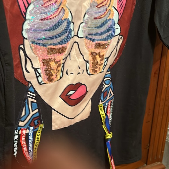 Adorable and Edgy ladies size L tshirt dress with decorative lady - Picture 7 of 7